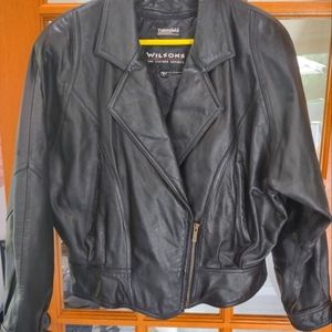 Women's cropped Wilson's leather jacket with removable liner.